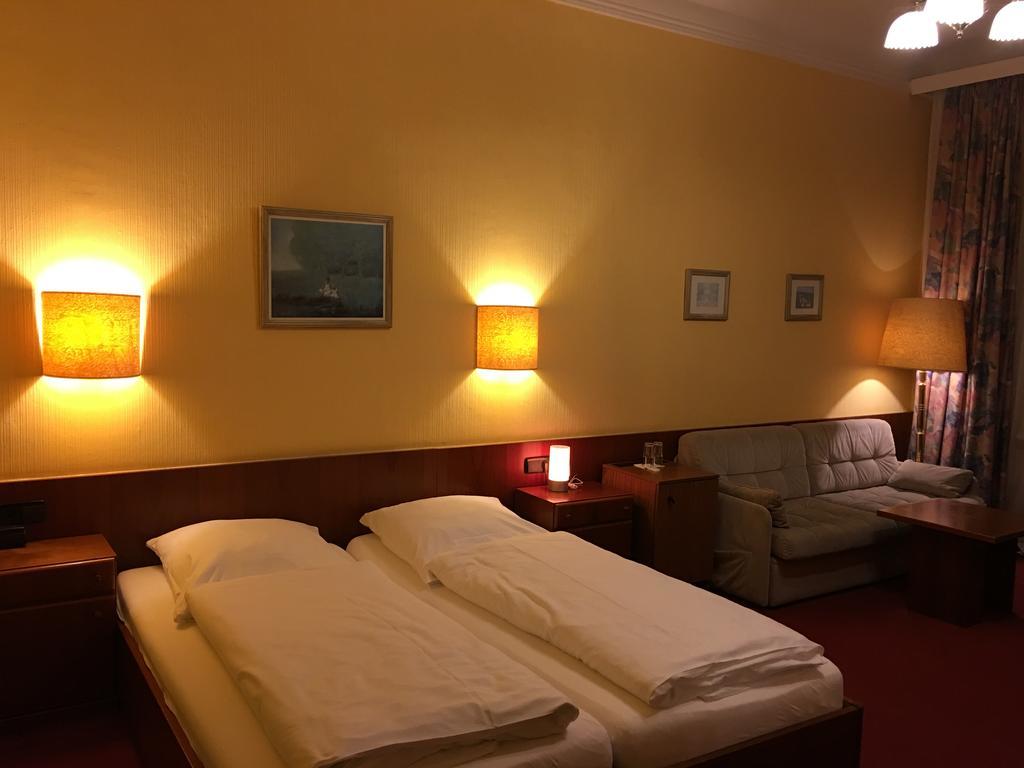 Kurfuerst Am Kurfuerstendamm Берлин Екстериор снимка